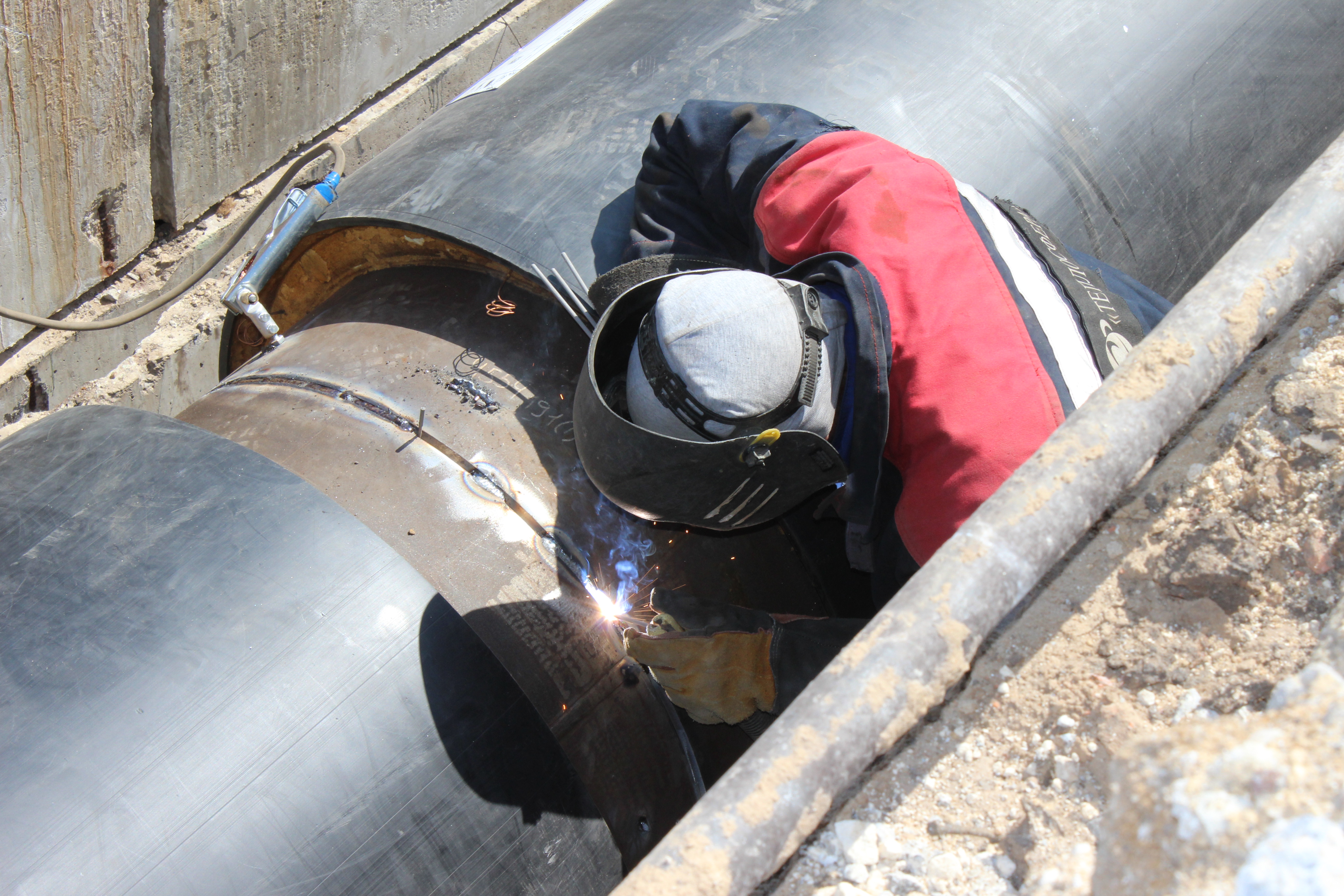 Квадра продолжает капитальный ремонт теплосети на улице Барашева. 